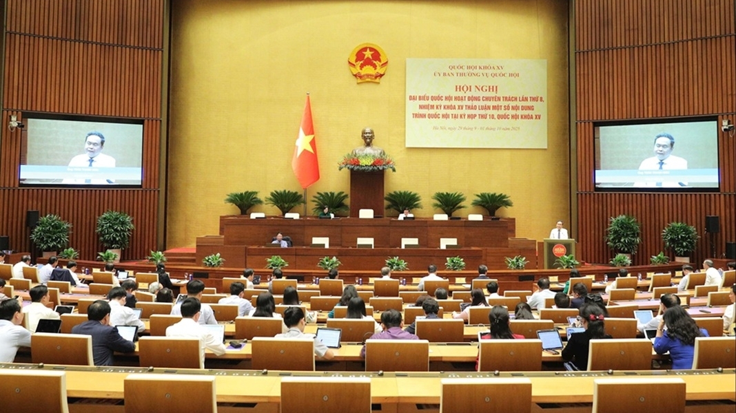 Kỳ họp thứ 10, Quốc hội khóa XV họp tập trung liên tục, làm việc cả đêm để hoàn thành sớm chương trình