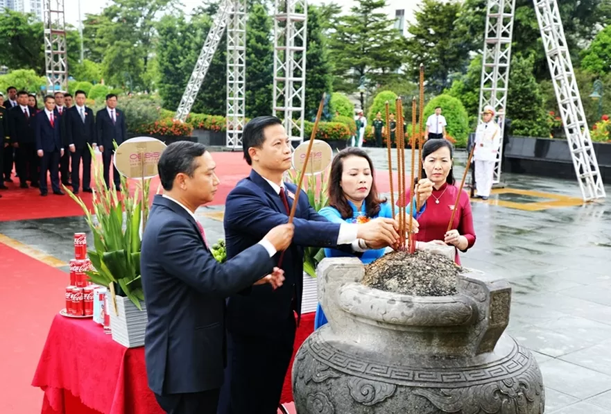 ác đồng chí Thường trực Tỉnh ủy, Ủy ban MTTQ tỉnh dâng hương tại Đài tưởng niệm các Anh hùng liệt sĩ tỉnh. ác đồng chí Thường trực Tỉnh ủy, Ủy ban MTTQ tỉnh dâng hương tại Đài tưởng niệm các Anh hùng liệt sĩ tỉnh.