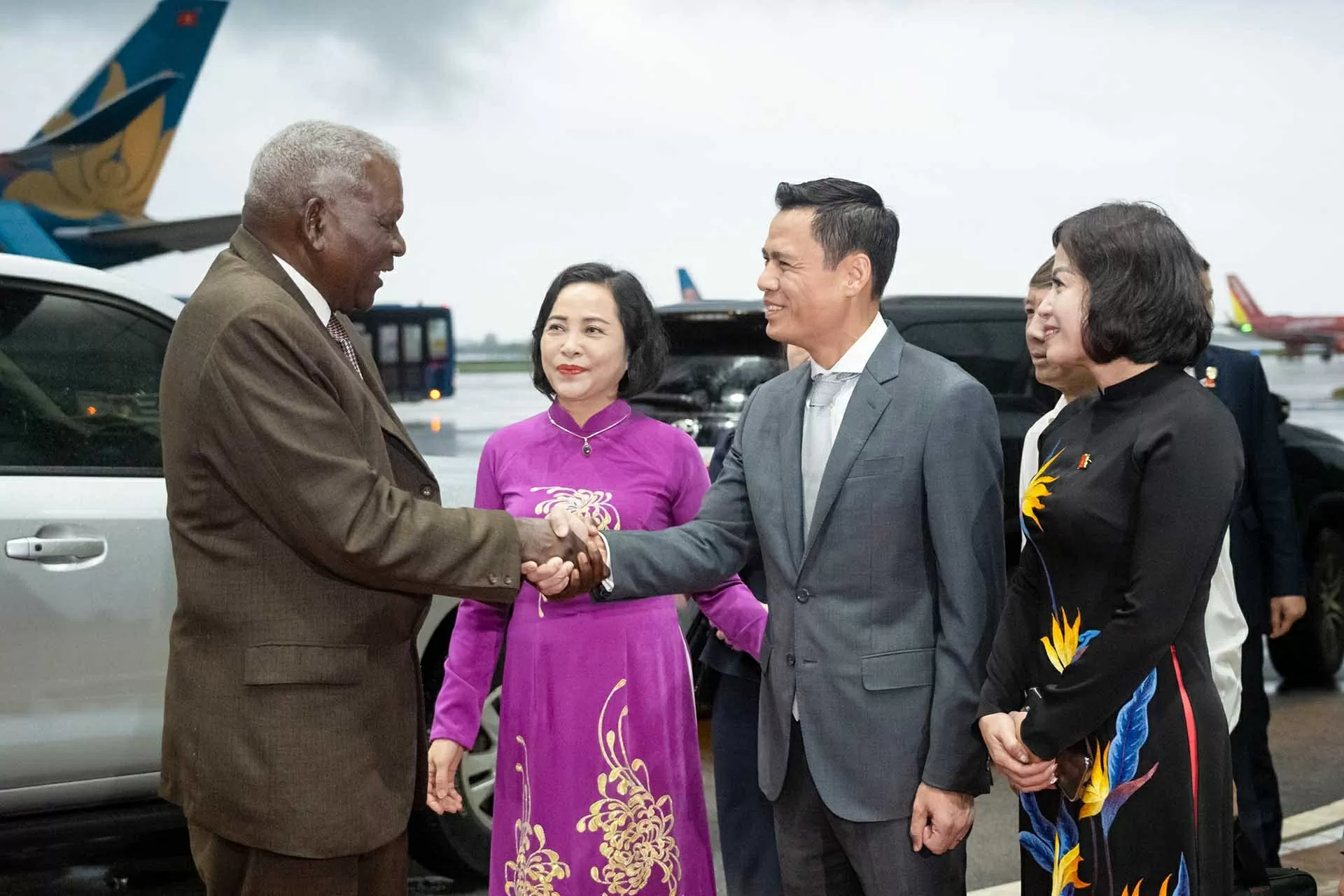 Chủ tịch Quốc hội Cuba đến Hà Nội, bắt đầu chuyến thăm chính thức Việt Nam Chủ tịch Quốc hội Cuba đến Hà Nội, bắt đầu chuyến thăm chính thức Việt Nam