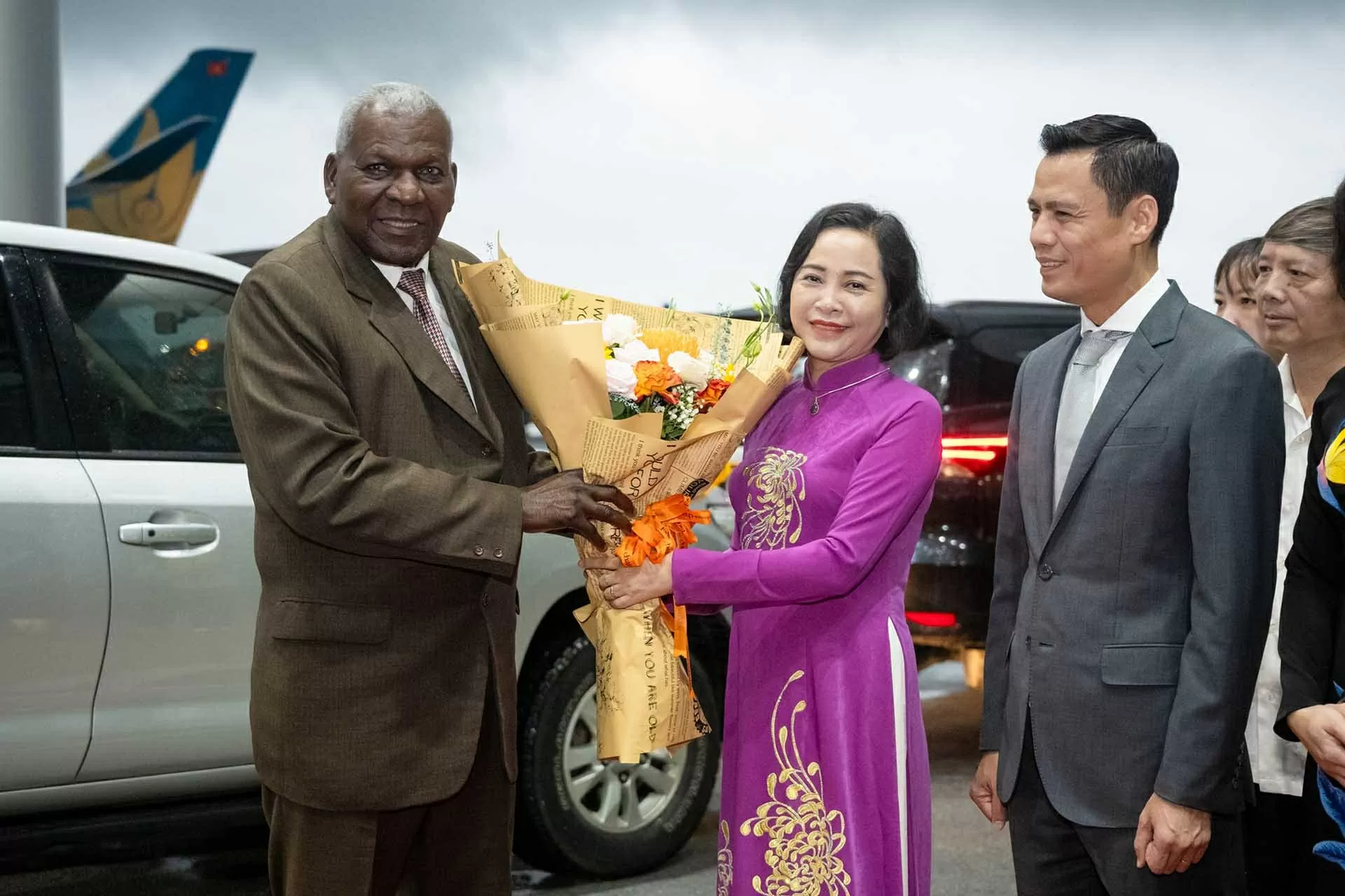 Chủ tịch Quốc hội Cuba đến Hà Nội, bắt đầu chuyến thăm chính thức Việt Nam Chủ tịch Quốc hội Cuba đến Hà Nội, bắt đầu chuyến thăm chính thức Việt Nam