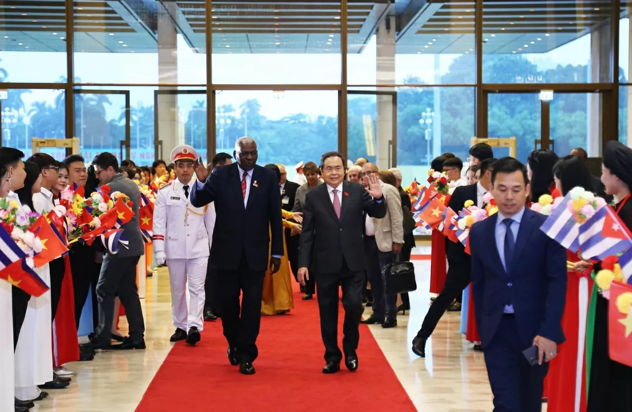 Chuyến thăm chính thức Việt Nam lần này của Chủ tịch Quốc hội Cuba Esteban Lazo Hernández diễn ra trong năm hữu nghị kỷ niệm 65 năm quan hệ ngoại giao Việt Nam-Cuba. (Ảnh: Thành Long) Chuyến thăm chính thức Việt Nam lần này của Chủ tịch Quốc hội Cuba Esteban Lazo Hernández diễn ra trong năm hữu nghị kỷ niệm 65 năm quan hệ ngoại giao Việt Nam-Cuba. (Ảnh: Thành Long)