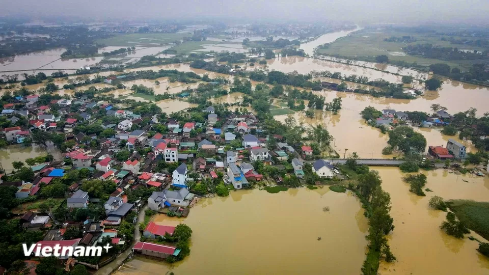 Những hộ dân nằm sát mép sông Bùi tiếp tục sống trong cảnh ngập lụt lần hai năm nay, lần thứ nhất xảy ra vào cuối tháng 8.