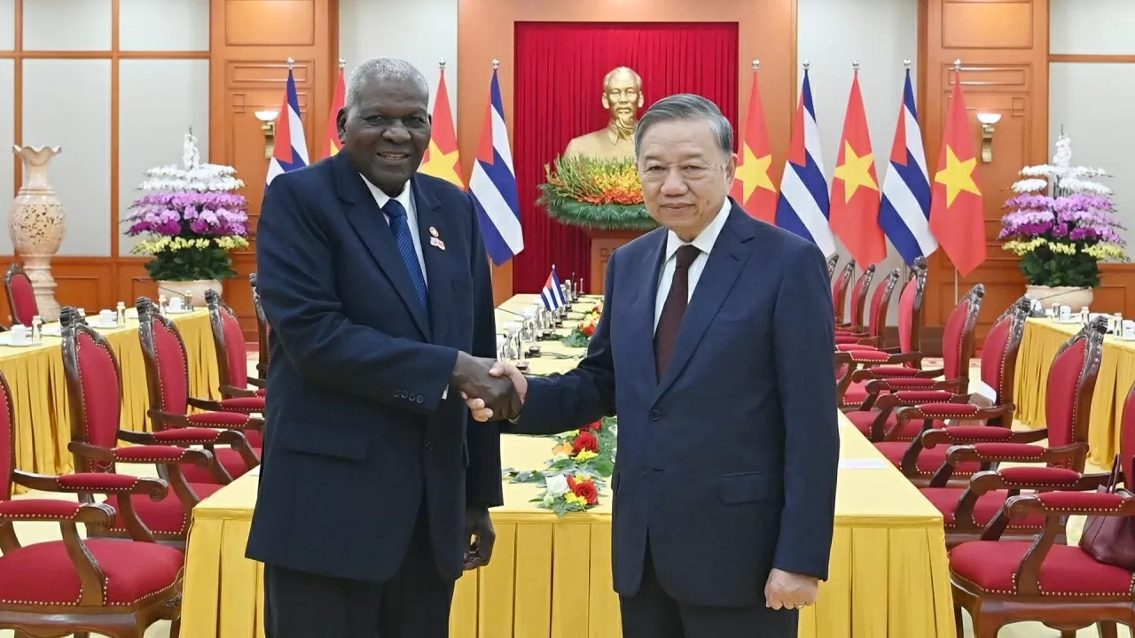 Tổng Bí thư Tô Lâm chào mừng Chủ tịch Quốc hội Esteban Lazo Hernández thăm chính thức Việt Nam. (Ảnh: Đăng Khoa) Tổng Bí thư Tô Lâm chào mừng Chủ tịch Quốc hội Esteban Lazo Hernández thăm chính thức Việt Nam. (Ảnh: Đăng Khoa)