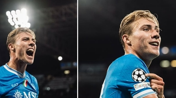 Rasmus Hojlund ghi bàn: 5 trận ở Napoli bằng 35 trận ở Man Utd