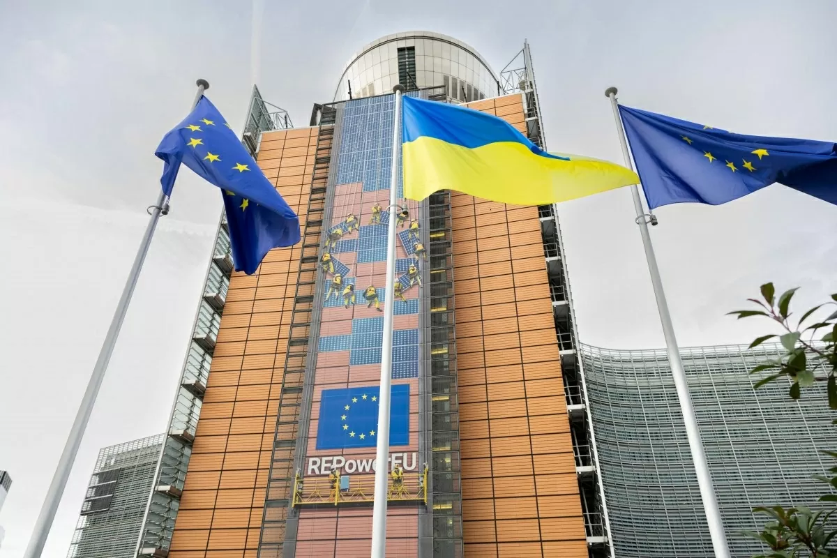 Cờ của EU và Ukraine trước tòa nhà trụ sở Ủy ban châu Âu tại Brussel (Bỉ). (Nguồn: EC) Cờ của EU và Ukraine trước tòa nhà trụ sở Ủy ban châu Âu tại Brussel (Bỉ). (Nguồn: EC)