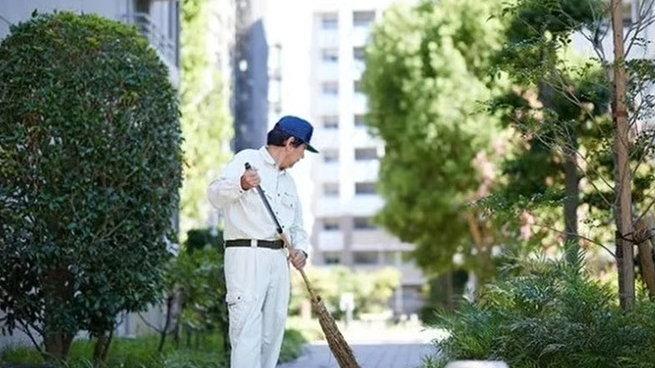 Lý do người đàn ông làm lao công bán thời gian dù thu nhập cao do cho thuê bất động sản và đầu tư