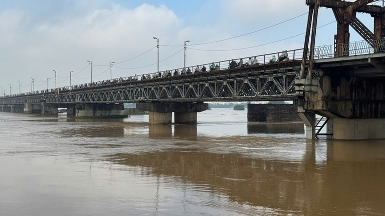 Nước sông Hồng lên mức báo động 1, nhiều sông vượt báo động 3