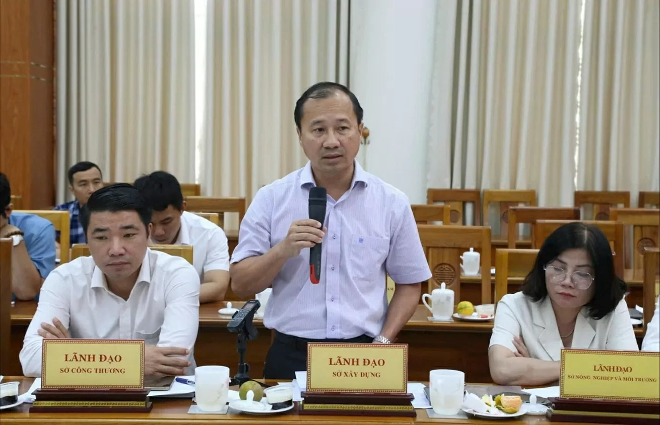 Giám đốc Sở Xây dựng tỉnh Đồng Nai Nguyễn Anh Tuấn. Giám đốc Sở Xây dựng tỉnh Đồng Nai Nguyễn Anh Tuấn.