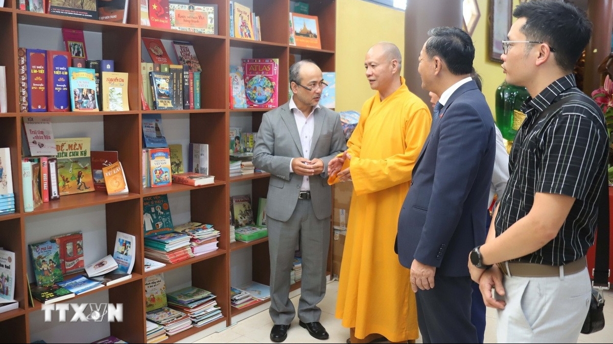 Nuôi dưỡng tình yêu văn hóa Việt Nam trên đất Lào