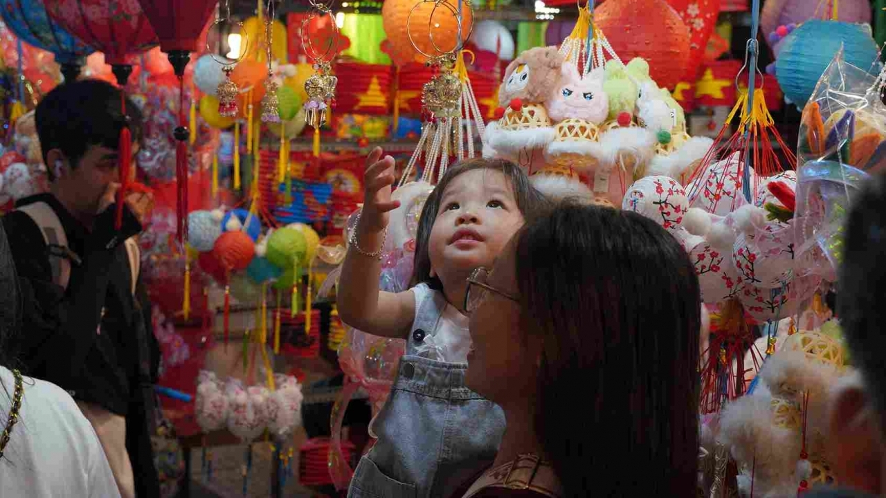 Phố lồng đèn Lương Nhữ Học: Lễ hội ánh sáng mỗi độ Thu sang