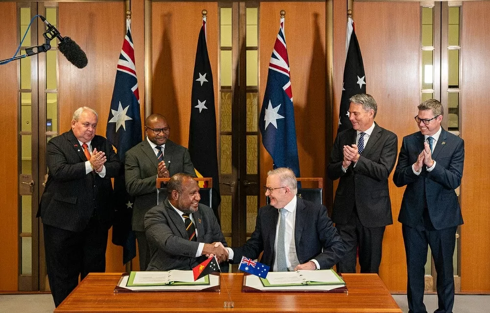 Australia và Papua New Guinea ký hiệp ước quốc phòng đầu tiên sau 70 năm: Quốc gia này sẽ hành động nếu nước kia bị tấn công Australia và Papua New Guinea ký hiệp ước quốc phòng đầu tiên sau 70 năm: Quốc gia này sẽ hành động nếu nước kia bị tấn công