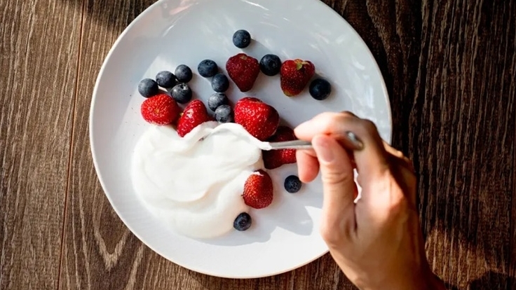 Lợi ích và những điểm cần lưu ý khi ăn sữa chua Hy Lạp
