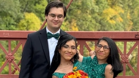 Mỹ: Cô gái của cặp song sinh dính liền kỷ niệm một năm cưới