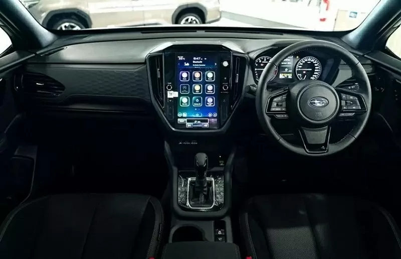 Bên trong khoang cabin, Subaru Forester 2026 tiếp tục theo đuổi triết lý thiết kế thực dụng. Bên trong khoang cabin, Subaru Forester 2026 tiếp tục theo đuổi triết lý thiết kế thực dụng.