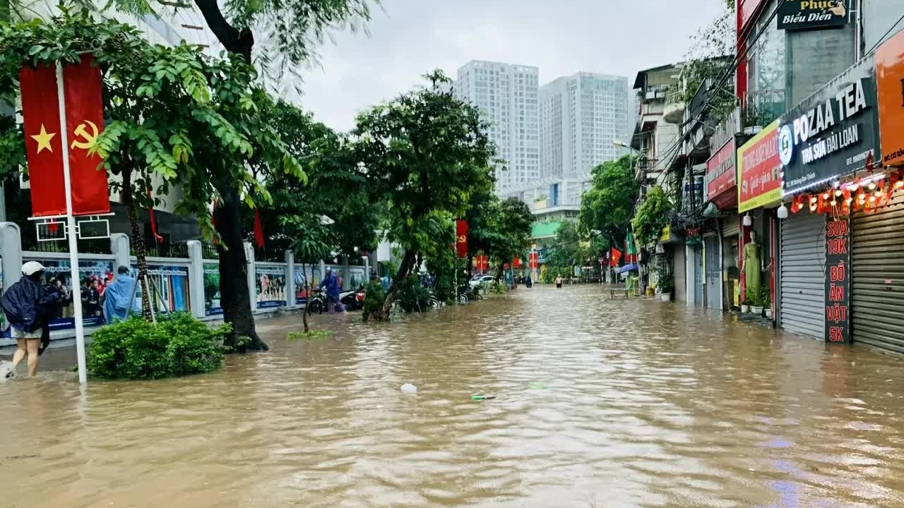 Mưa lớn dồn dập sáng 7/10, những điểm có nguy cơ ngập úng tại Hà Nội