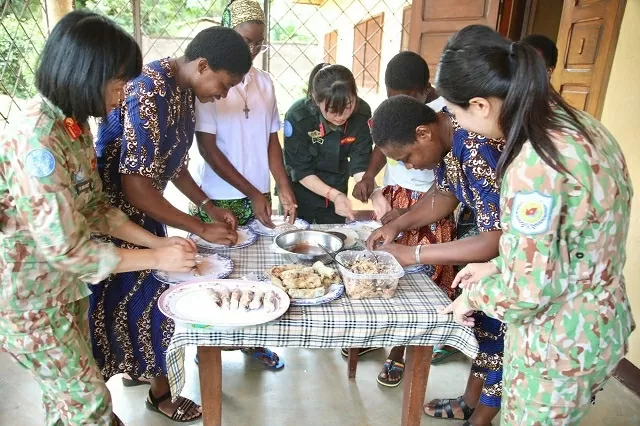 Trung Thu Việt Nam thắp sáng nụ cười trẻ em Trung Phi Trung thu Việt Nam thắp sáng nụ cười trẻ em Trung Phi