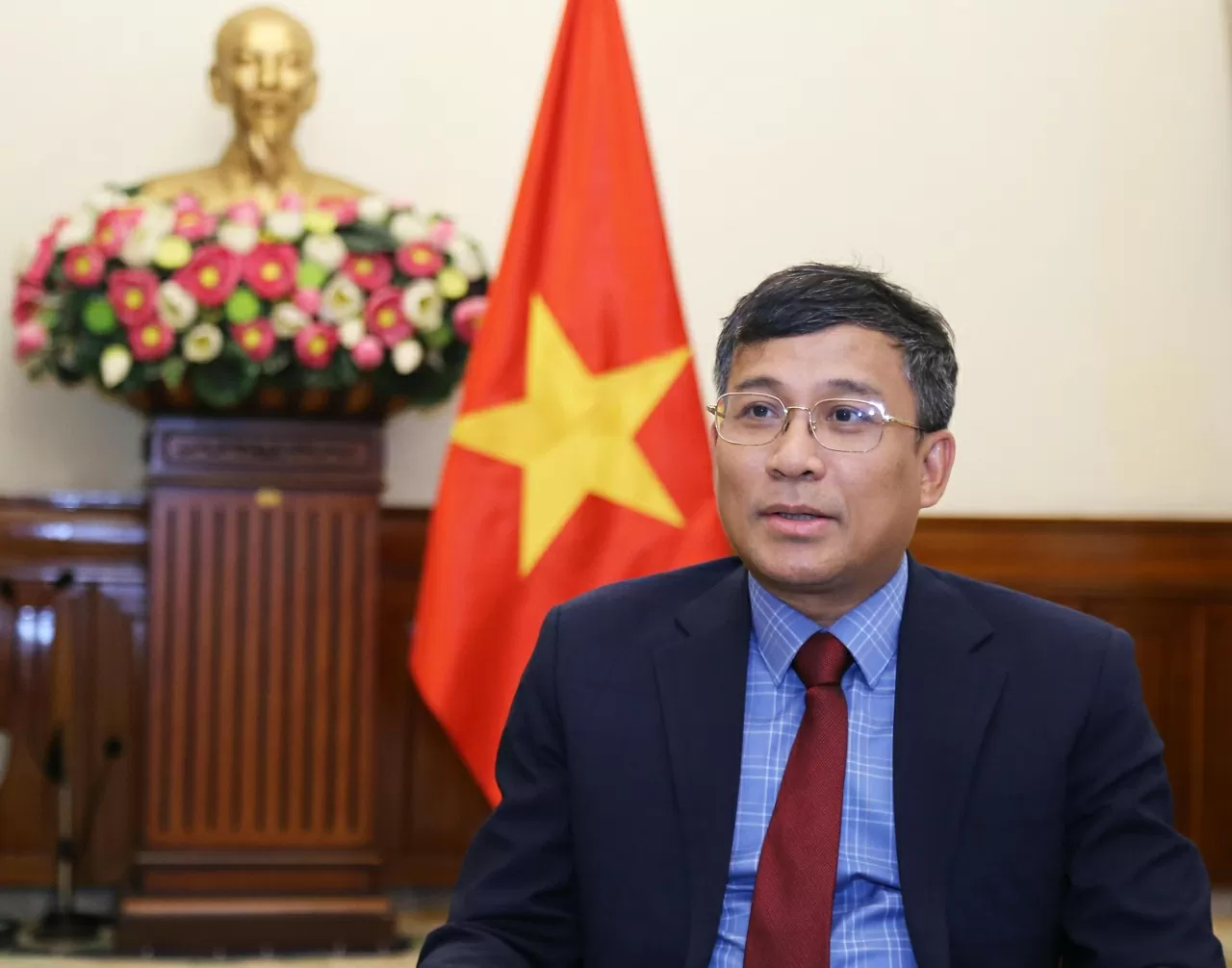 Thứ trưởng Thường trực Bộ Ngoại giao Nguyễn Minh Vũ trả lời phỏng vấn báo chí. (Ảnh: Thành Long) Thứ trưởng Thường trực Bộ Ngoại giao Nguyễn Minh Vũ trả lời phỏng vấn báo chí. (Ảnh: Thành Long)