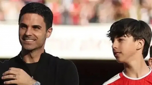 Con trai HLV Mikel Arteta tỏa sáng ở đội U17 Arsenal