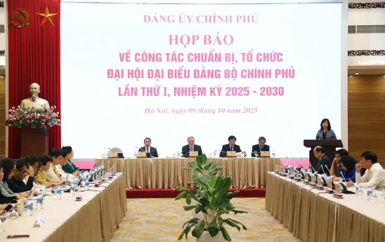 Bộ trưởng Bộ Y tế Đào Hồng Lan trả lời câu hỏi của báo chí về công tác an sinh xã hội trong giai đoạn 2020-2025. (Ảnh: Thành Long) Bộ trưởng Bộ Y tế Đào Hồng Lan trả lời câu hỏi của báo chí về công tác an sinh xã hội trong giai đoạn 2020-2025. (Ảnh: Thành Long)