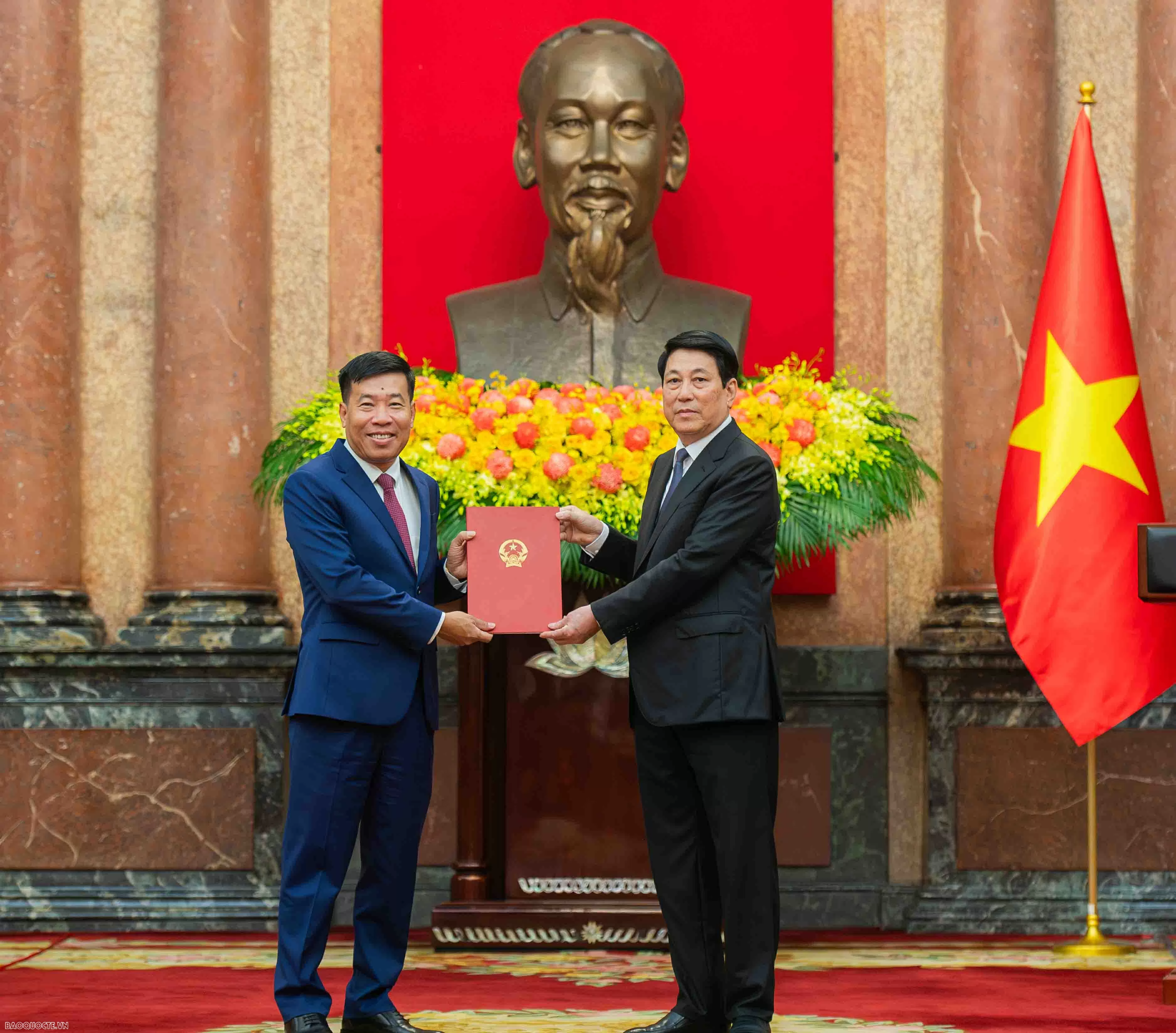 Chủ tịch nước Lương Cường trao quyết định phong hàm Đại sứ và bổ nhiệm Đại Chủ tịch nước Lương Cường trao quyết định phong hàm và bổ nhiệm Đại sứ