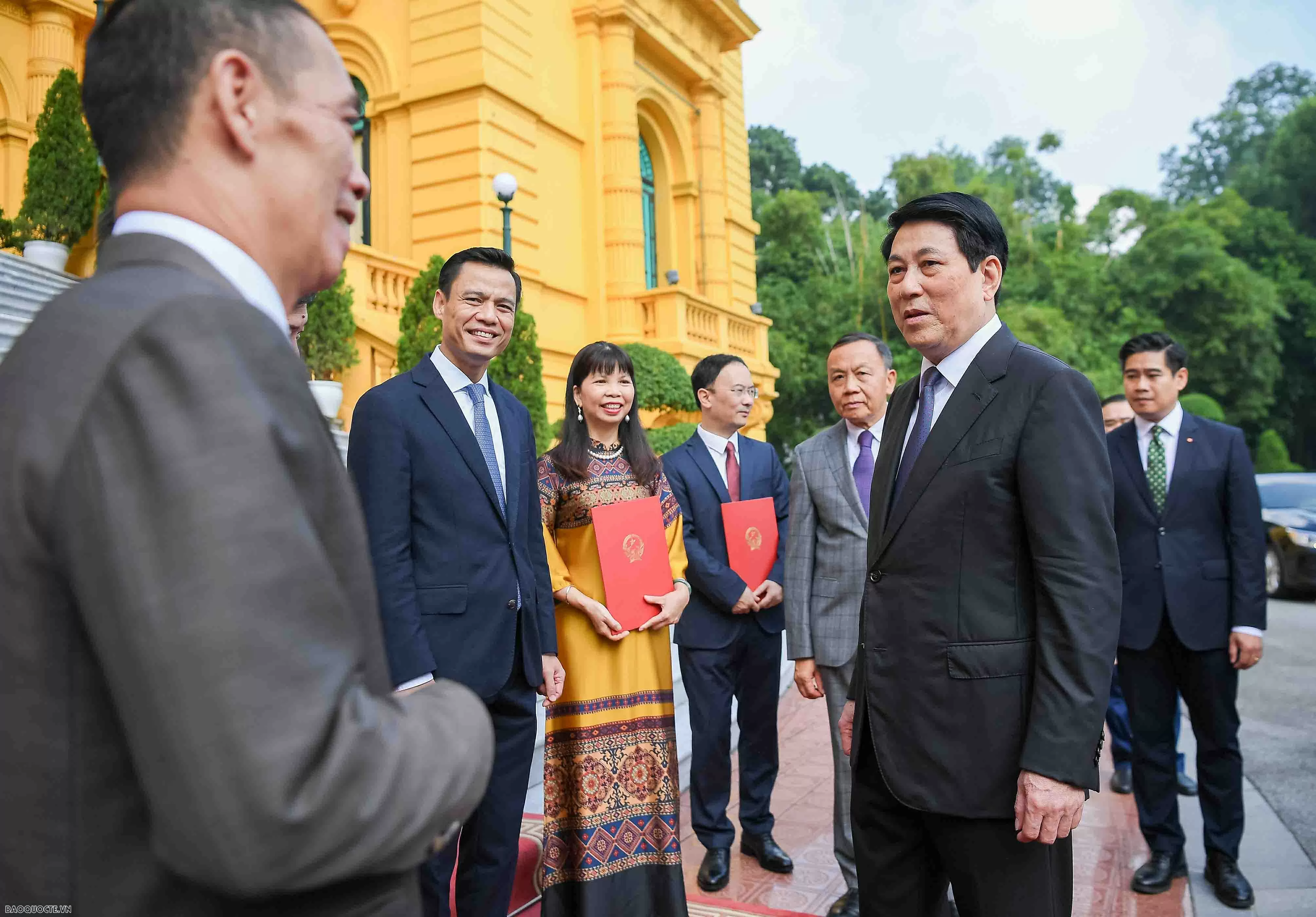 Chủ tịch nước Lương Cường trao quyết định phong hàm Đại sứ và bổ nhiệm Đại Chủ tịch nước Lương Cường trao quyết định phong hàm và bổ nhiệm Đại sứ