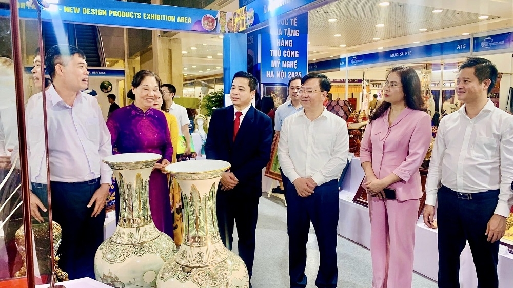 Hơn 30 quốc gia tham dự Hội chợ quốc tế Quà tặng hàng thủ công mỹ nghệ Hà Nội 2025