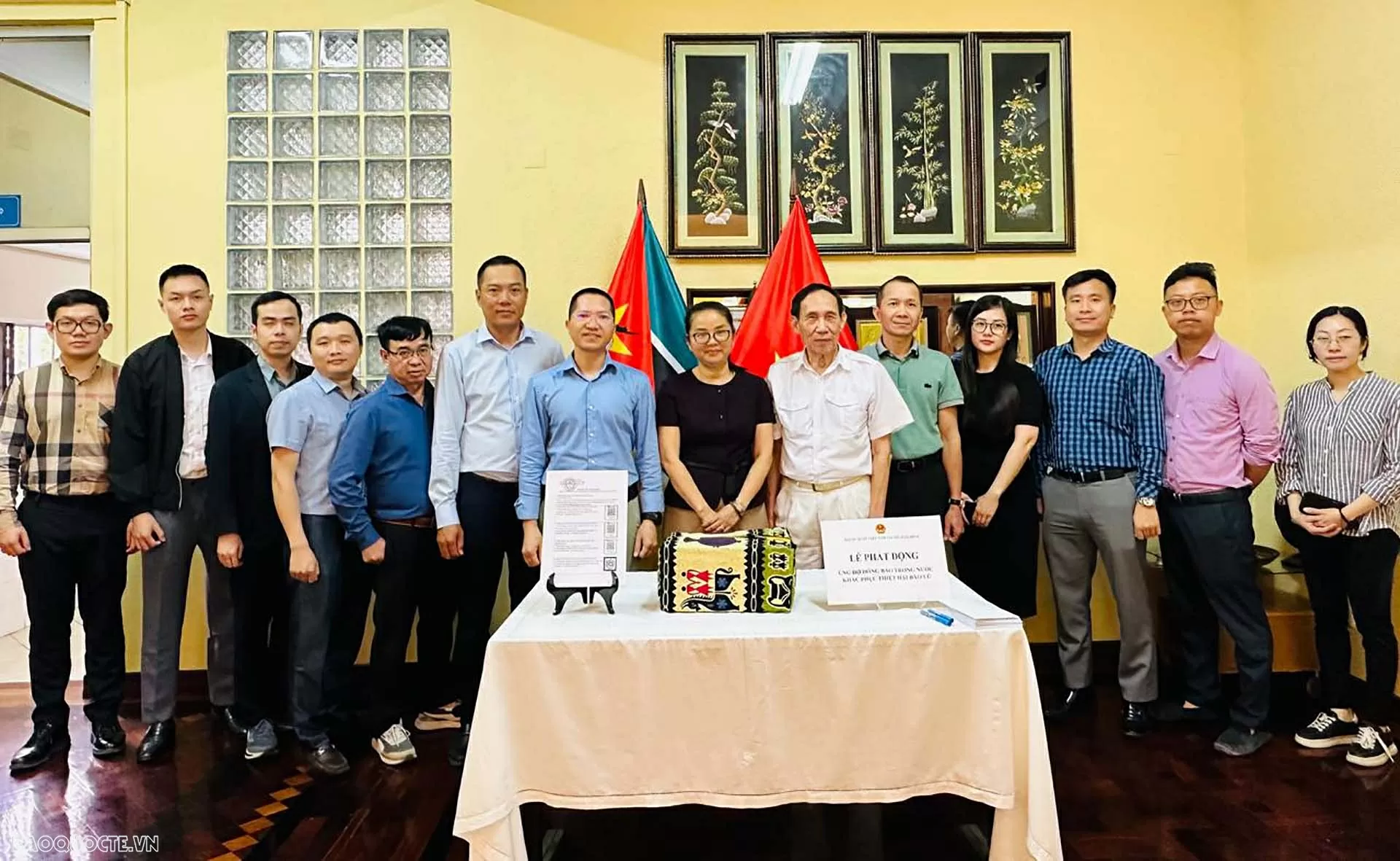 Đại sứ quán Việt Nam tại Mozambique phát động ủng hộ đồng bào trong nước khắc phục thiệt hại do bão lũ Đại sứ quán Việt Nam tại Mozambique phát động ủng hộ đồng bào trong nước khắc phục thiệt hại do bão lũ