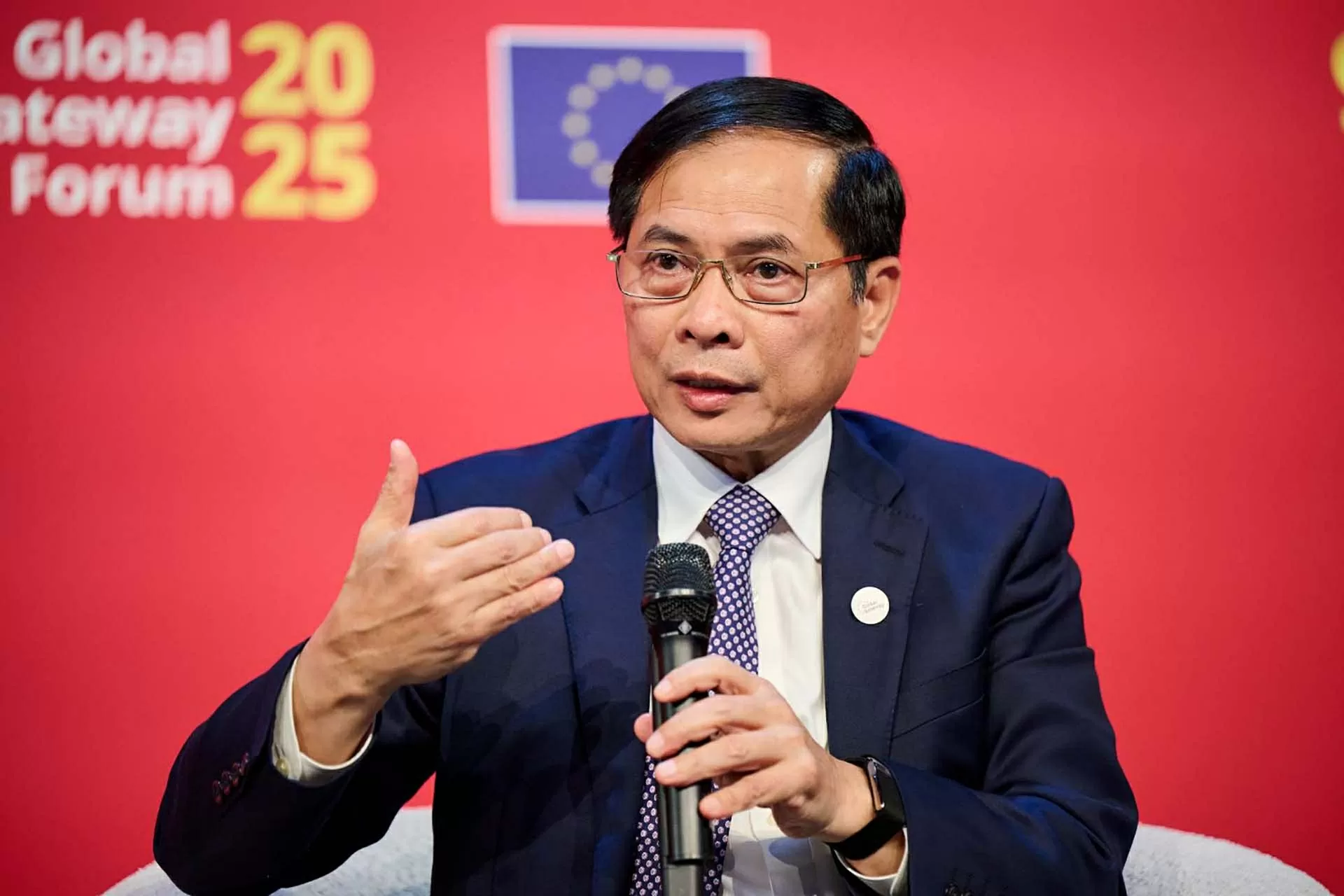 Việt Nam luôn kiên định mục tiêu giữ vững hòa bình, ổn định và tạo điều kiện thuận lợi cho phát triển đất nước Việt Nam luôn kiên định mục tiêu giữ vững hòa bình, ổn định và tạo điều kiện thuận lợi cho phát triển đất nước