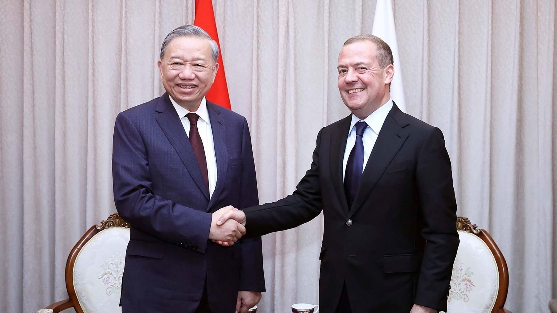 Tổng Bí thư Tô Lâm gặp Chủ tịch Đảng Nước Nga thống nhất, Phó Chủ tịch Hội đồng an ninh Nga Dmitry Medvedev