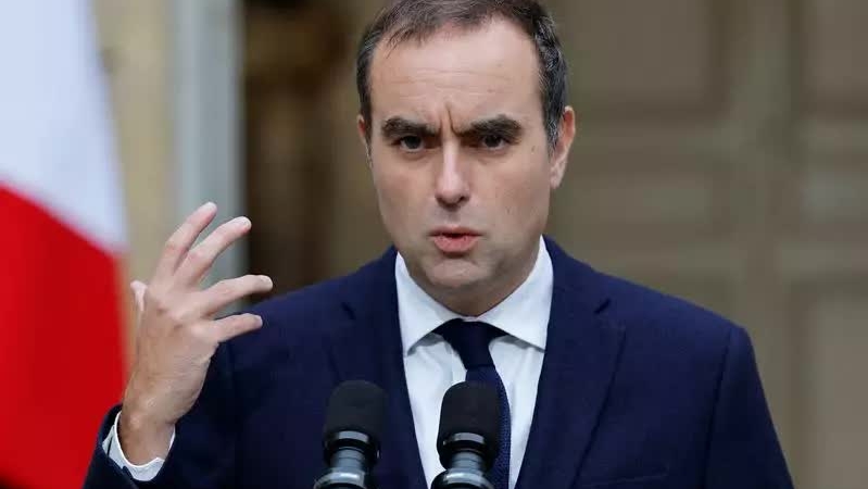 Thủ tướng Pháp kêu gọi chấm dứt một 'màn kịch' giữa khủng hoảng chính trị