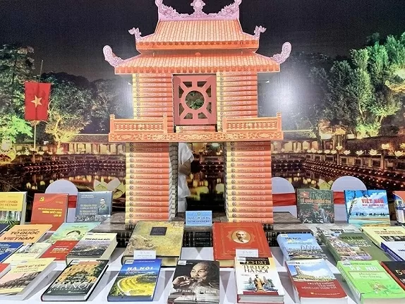 Sắc màu thế giới hội tụ giữa lòng Hoàng thành Thăng Long Sắc màu thế giới hội tụ giữa lòng Hoàng thành Thăng Long