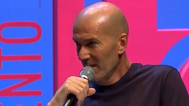 Zinedine Zidane lần đầu thừa nhận muốn thay thế HLV Deschamps