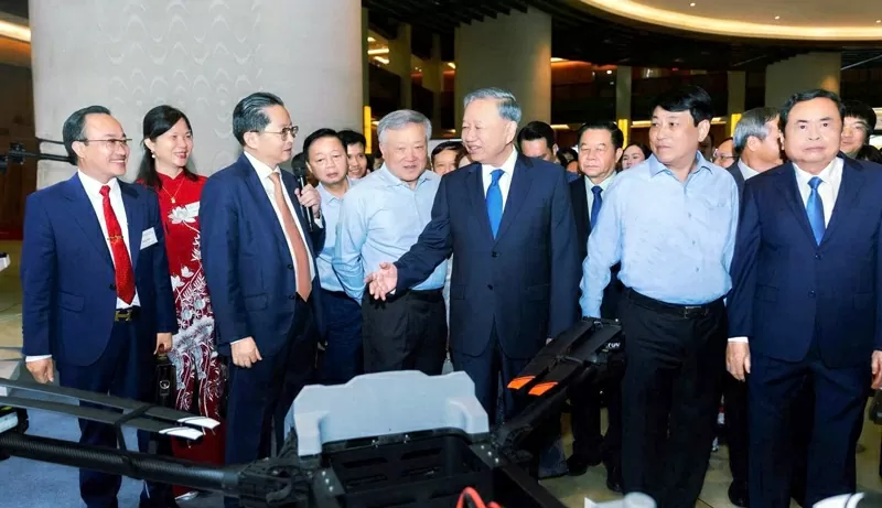 Doanh nhân Phạm Văn Thơ: Người tiên phong hiện thực hóa giấc mơ xe điện 'Make in Vietnam' Doanh nhân Phạm Văn Thơ: Người tiên phong hiện thực hóa giấc mơ xe điện 'Make in Vietnam'