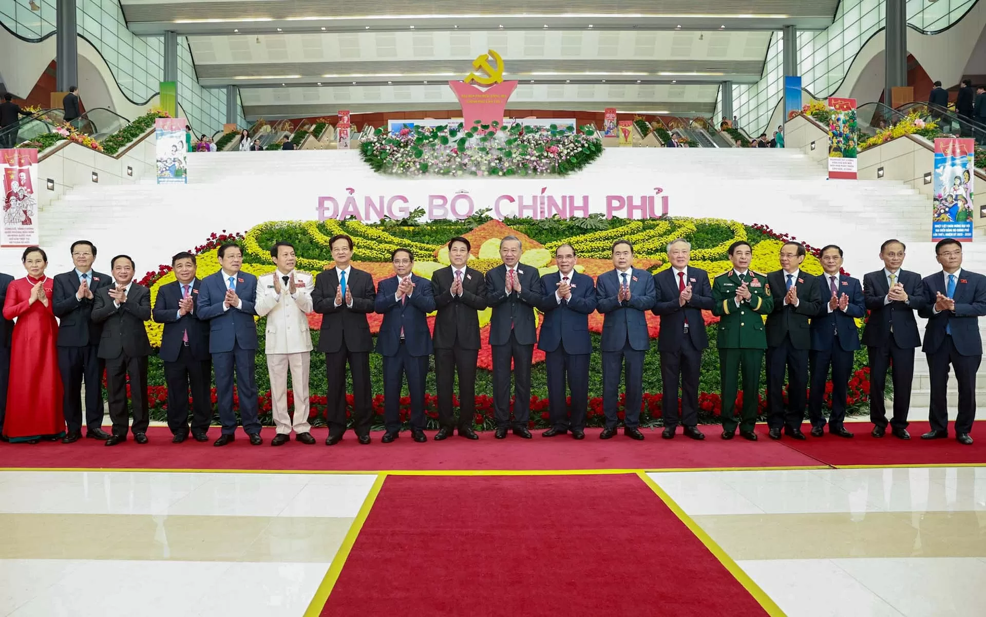 Khai mạc trọng thể Đại hội đại biểu Đảng bộ Chính phủ lần thứ I, nhiệm kỳ 2025-2030 Khai mạc trọng thể Đại hội đại biểu Đảng bộ Chính phủ lần thứ I, nhiệm kỳ 2025-2030