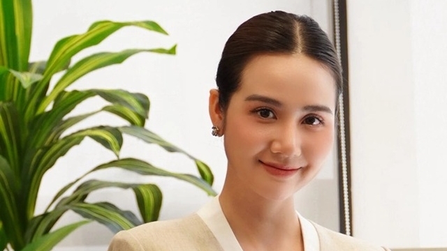 Phim 'Cách em 1 millimet': Phan Minh Huyền hoá thân vai nữ doanh nhân thành đạt, gu thời trang tối giản, mái tóc sang trọng