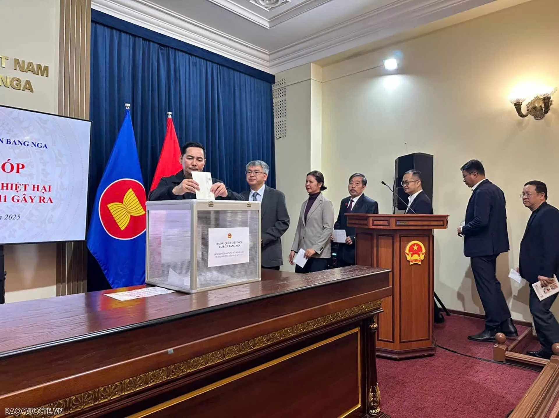 Cộng đồng người Việt tại Nga quyên góp ủng hộ đồng bào bị lũ lụt Cộng đồng người Việt tại Nga quyên góp ủng hộ đồng bào bị lũ lụt