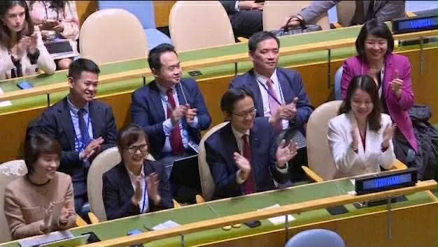 Xúc động và tự hào khi hai tiếng Việt Nam được xướng lên tái trúng cử Hội đồng Nhân quyền Liên hợp quốc Xúc động và tự hào khi hai tiếng Việt Nam được xướng lên tái trúng cử Hội đồng Nhân quyền Liên hợp quốc