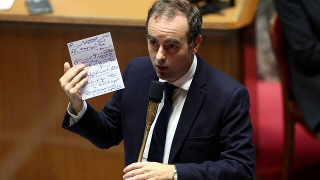 Thủ tướng Pháp đối mặt 'giờ G', nhiều khả năng vượt qua các cuộc bỏ phiếu bất tín nhiệm