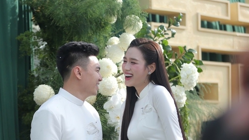 Hoa hậu Đỗ Thị Hà rạng rỡ trong lễ ăn hỏi