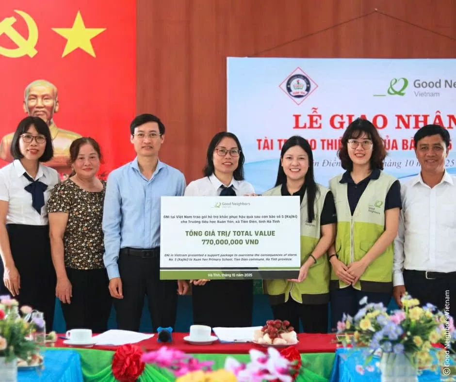 gói hỗ trợ khắc phục hậu quả sau cơn bão số 5 (Kajiki) cho trường Tiểu học Xuân Yên, xã Tiên Điền, tỉnh Hà Tĩnh với tổng ngân sách 770 triệu đồng (tương đương 30.000 USD) và gói hiện vật viện trợ trị giá 41,5 triệu đồng (gồm áo polo, gối trẻ em và vợt muỗi). gói hỗ trợ khắc phục hậu quả sau cơn bão số 5 (Kajiki) cho trường Tiểu học Xuân Yên, xã Tiên Điền, tỉnh Hà Tĩnh với tổng ngân sách 770 triệu đồng (tương đương 30.000 USD) và gói hiện vật viện trợ trị giá 41,5 triệu đồng (gồm áo polo, gối trẻ em và vợt muỗi).