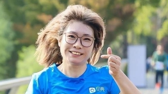 Đổi thói quen uống hai lít nước mỗi ngày thay trà sữa, cô gái giảm 33kg sau một năm