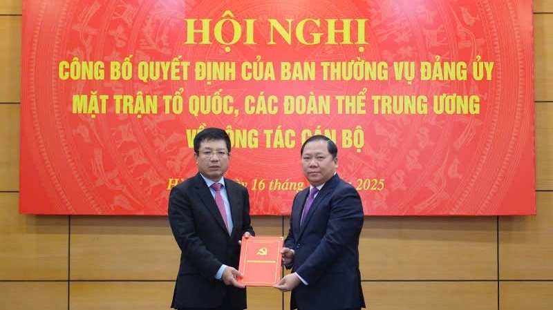 Thứ trưởng Bộ Tài chính Hồ Sỹ Hùng được điều động, chỉ định làm Bí thư Đảng ủy VCCI