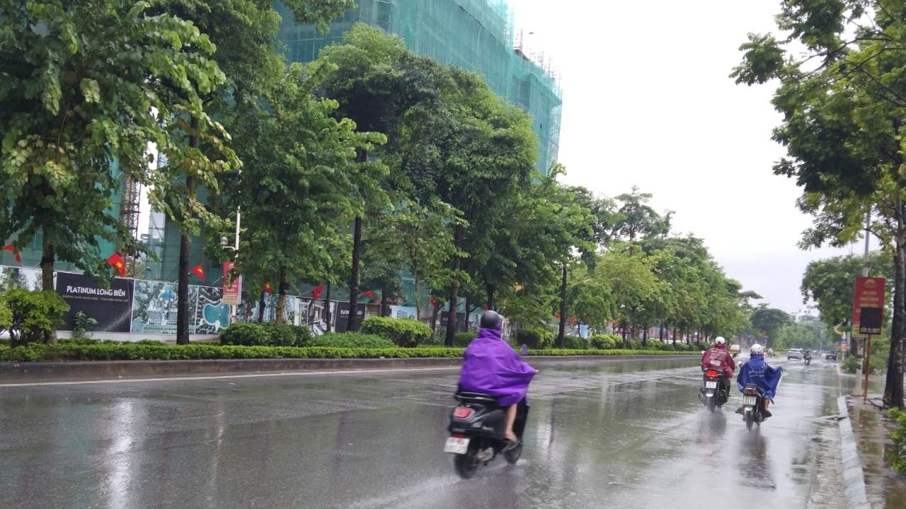 Dự báo ảnh hưởng của không khí lạnh: Từ chiều tối, đêm 19/10, Bắc Bộ có mưa, chuyển mát, vùng núi cao dưới 16 độ C, Bắc-Trung Trung Bộ mưa vừa