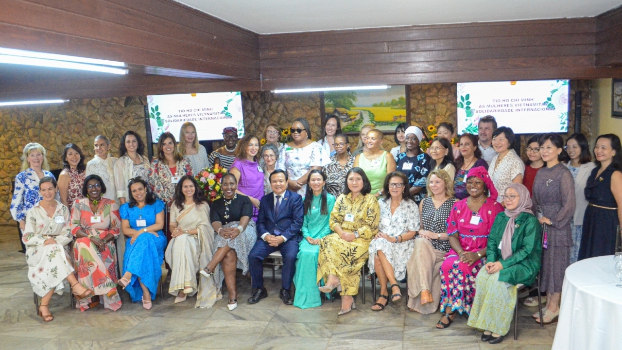 Bác Hồ với phụ nữ Việt Nam và tinh thần đoàn kết quốc tế