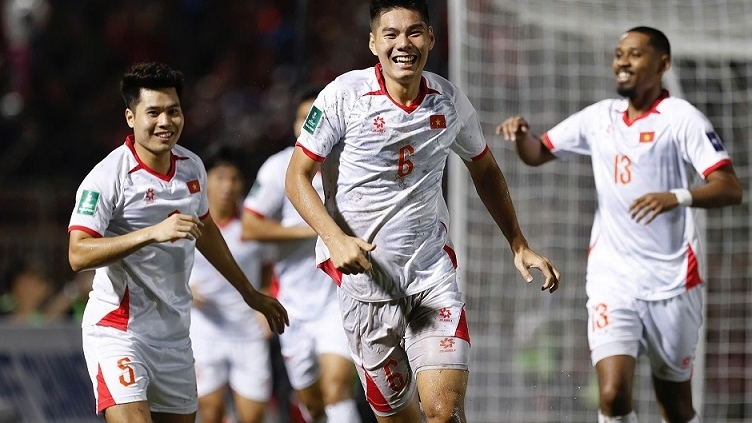 HLV Kim Sang Sik đang đi lại đường mòn?