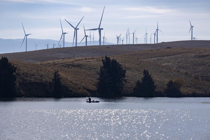 Kinh tế Mỹ ‘lung lay’ ảnh hưởng thế nào đến tiến trình xanh hóa toàn cầu?