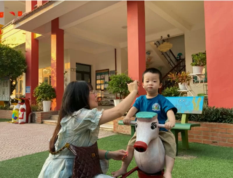 Vẻ đẹp phụ nữ Việt Nam tỏa sáng qua từng khoảnh khắc lao động