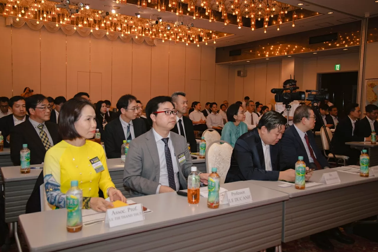 Hội nghị Bán dẫn Việt-Nhật lần thứ nhất: Đặt nền móng hợp tác nghiên cứu và đào tạo giữa hai nước Hội nghị Bán dẫn Việt-Nhật lần thứ nhất: Đặt nền móng hợp tác nghiên cứu và đào tạo giữa hai nước