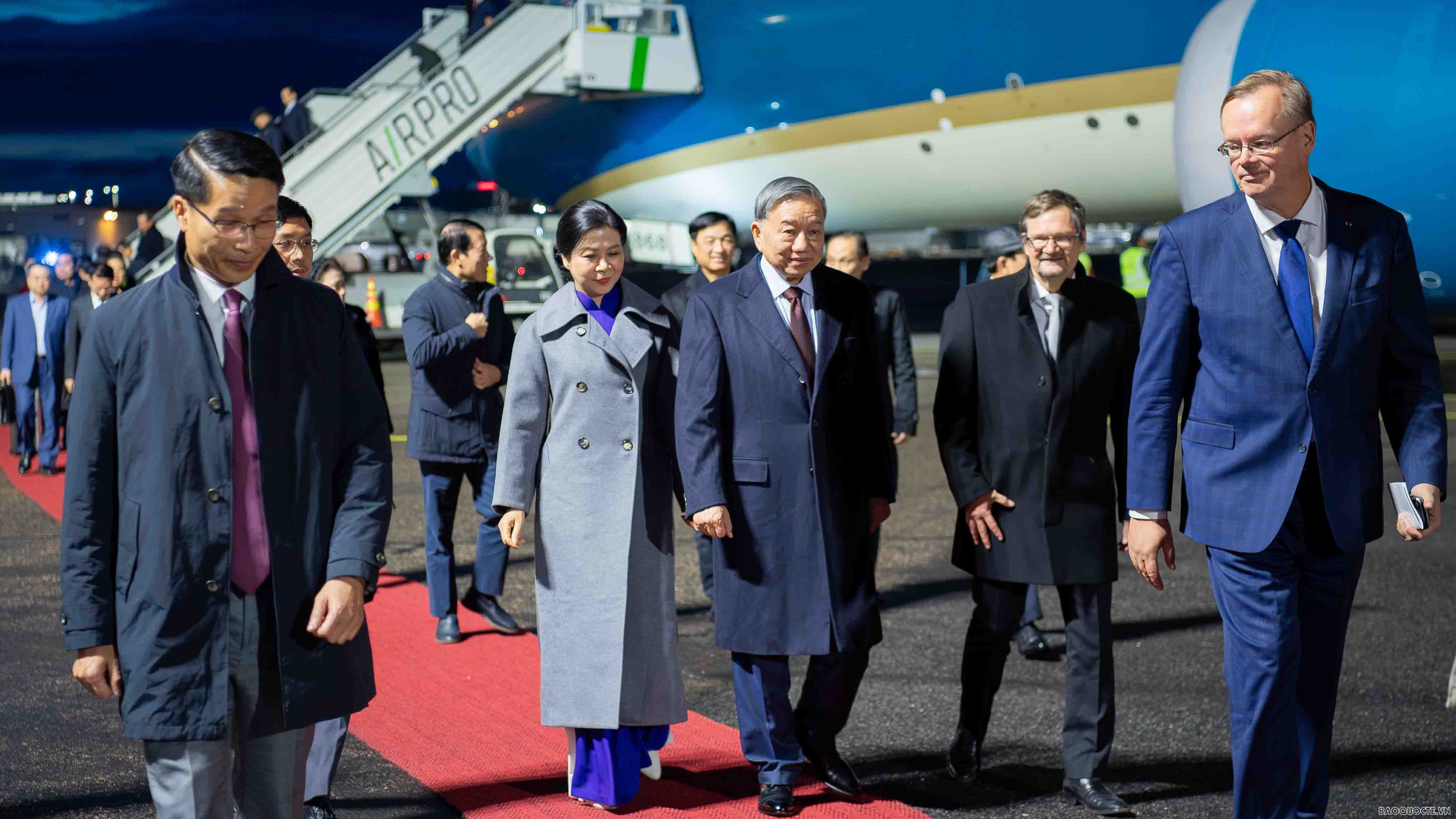 Tổng Bí thư Tô Lâm và Phu nhân đến Helsinki, bắt đầu thăm chính thức Phần Lan