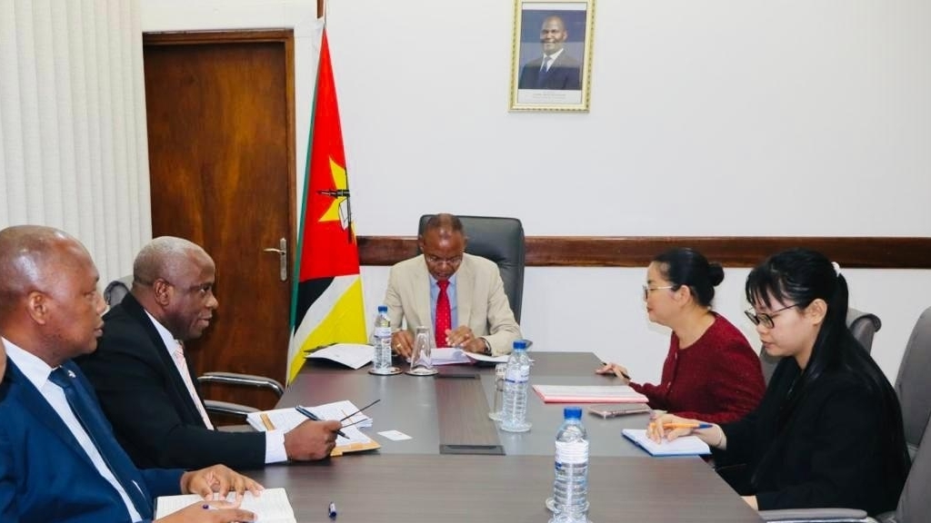 Đại sứ Việt Nam tại Mozambique Trần Thị Thu Thìn chào xã giao Bộ trưởng Bộ Nội vụ Mozambique